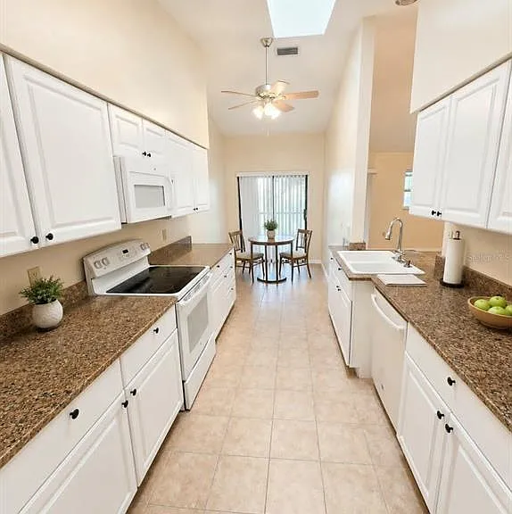 1203 Saxony Cir #C — Photo 3