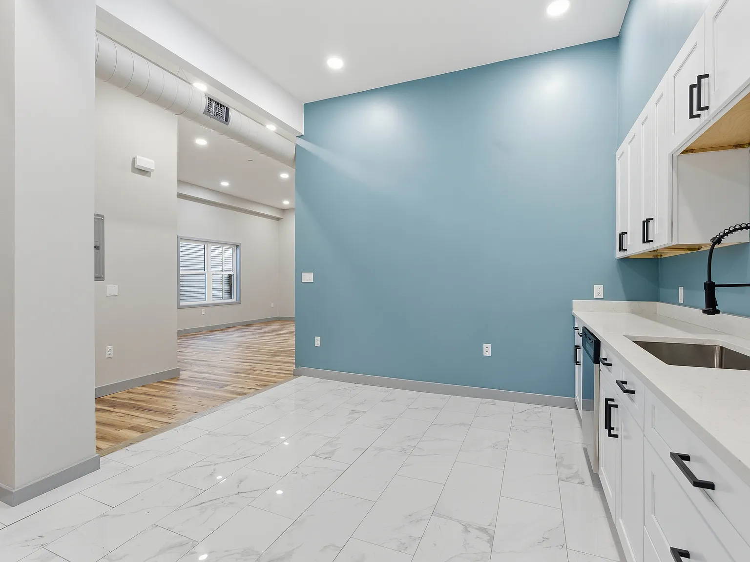 2 bed, 1014 sqft, $2,500 — Photo 4