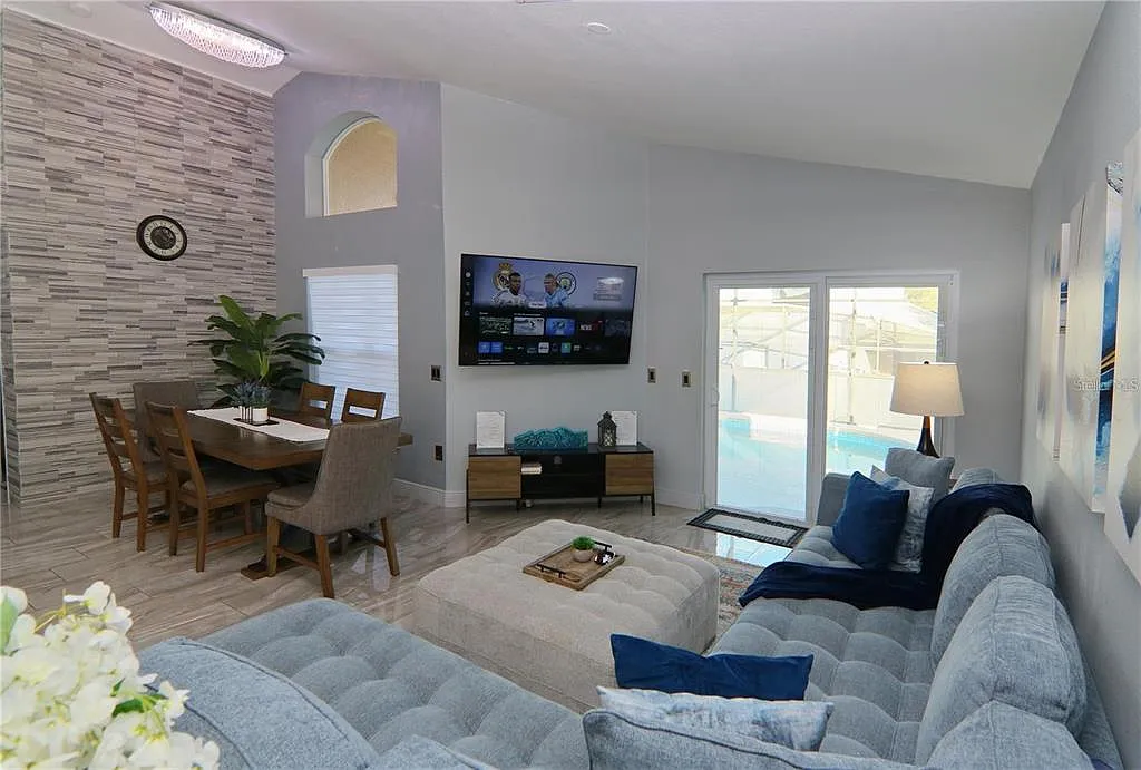 4 bed, 3.0 bath, 1981 sqft, $3,450 — Photo 3