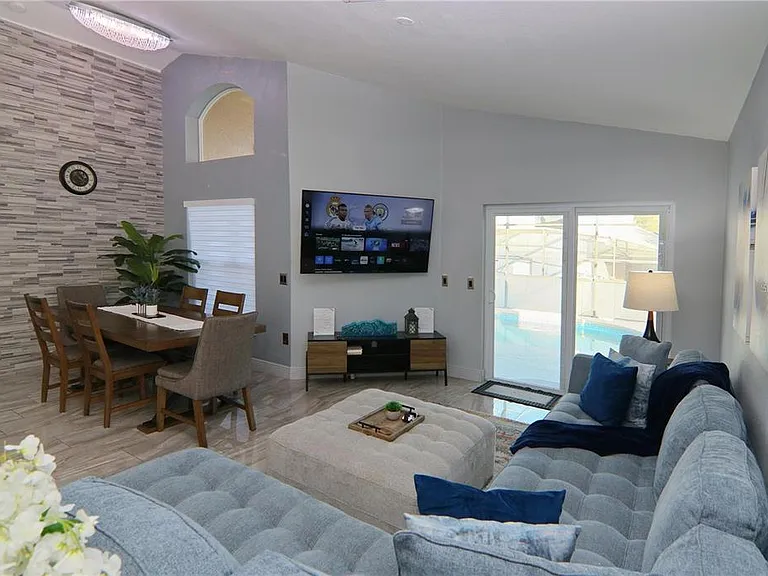 1470 Wedge Way — Photo 3