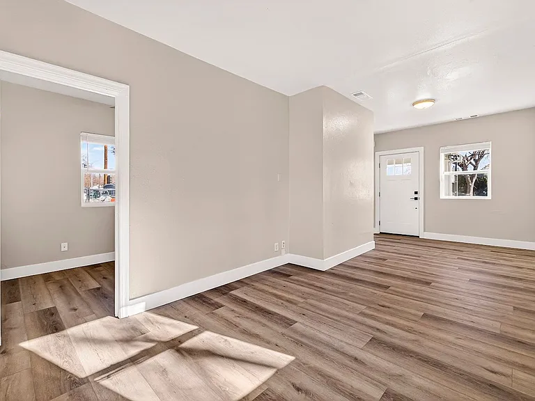 1128 W 5th St — Photo 3
