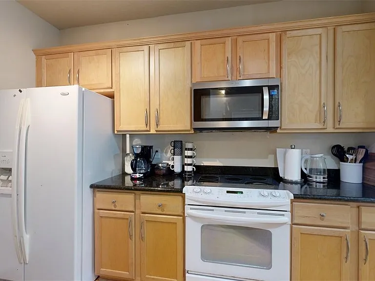 4307 Spring Hill Dr — Photo 5