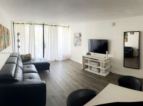3101 N Country Club Dr