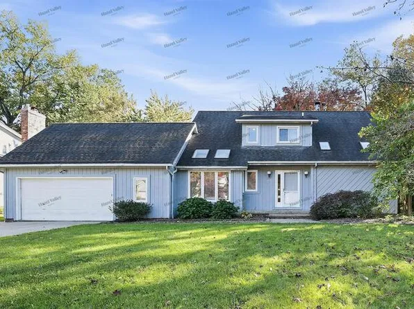 4992 Corliss Rd, Lyndhurst, OH 44124