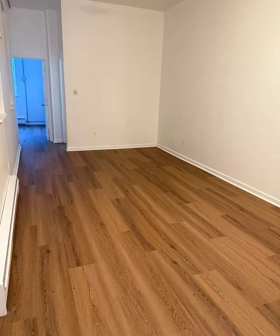3 bed, 1000 sqft, $3,200 — Photo 3