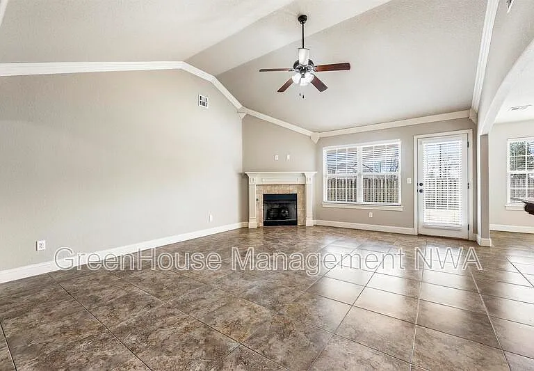 2907 Tanglewood Ave — Photo 3