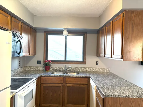 12333 Travois Rd, Eden Prairie, MN 55347