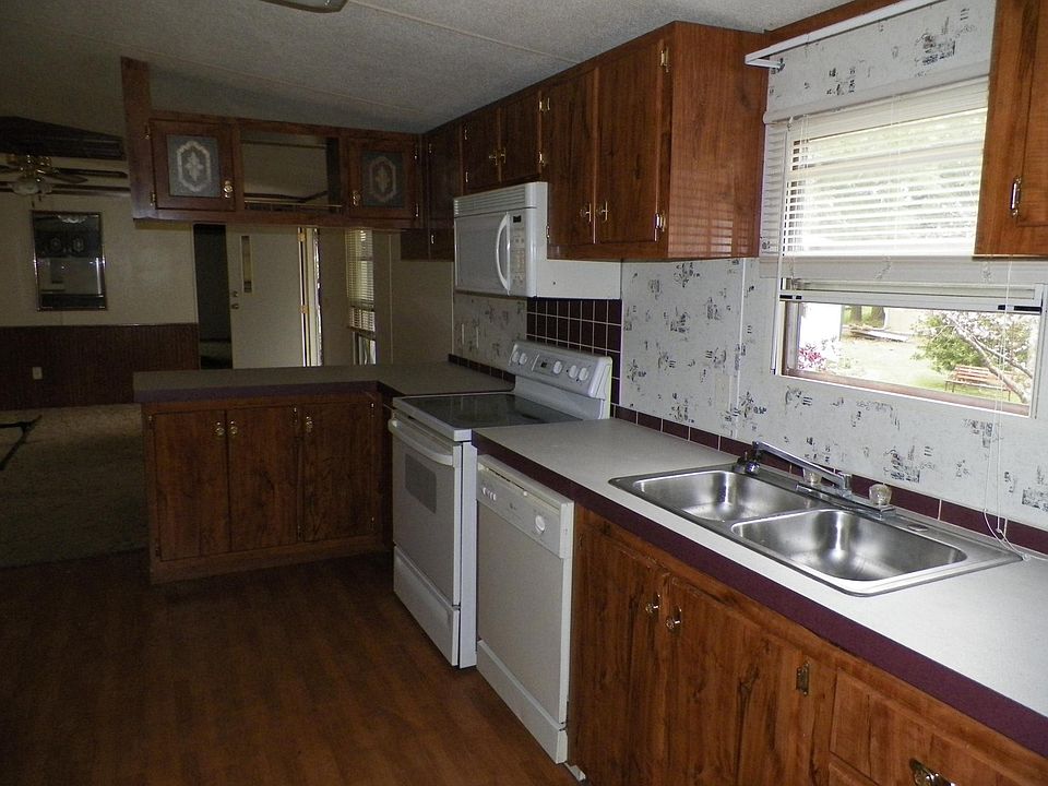 Plenty of kitchen cabinets