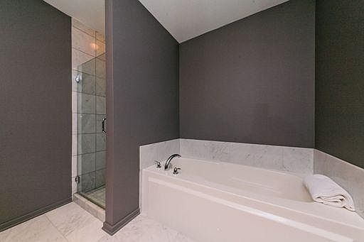 5th image of 500 W Superior St Unit 1101