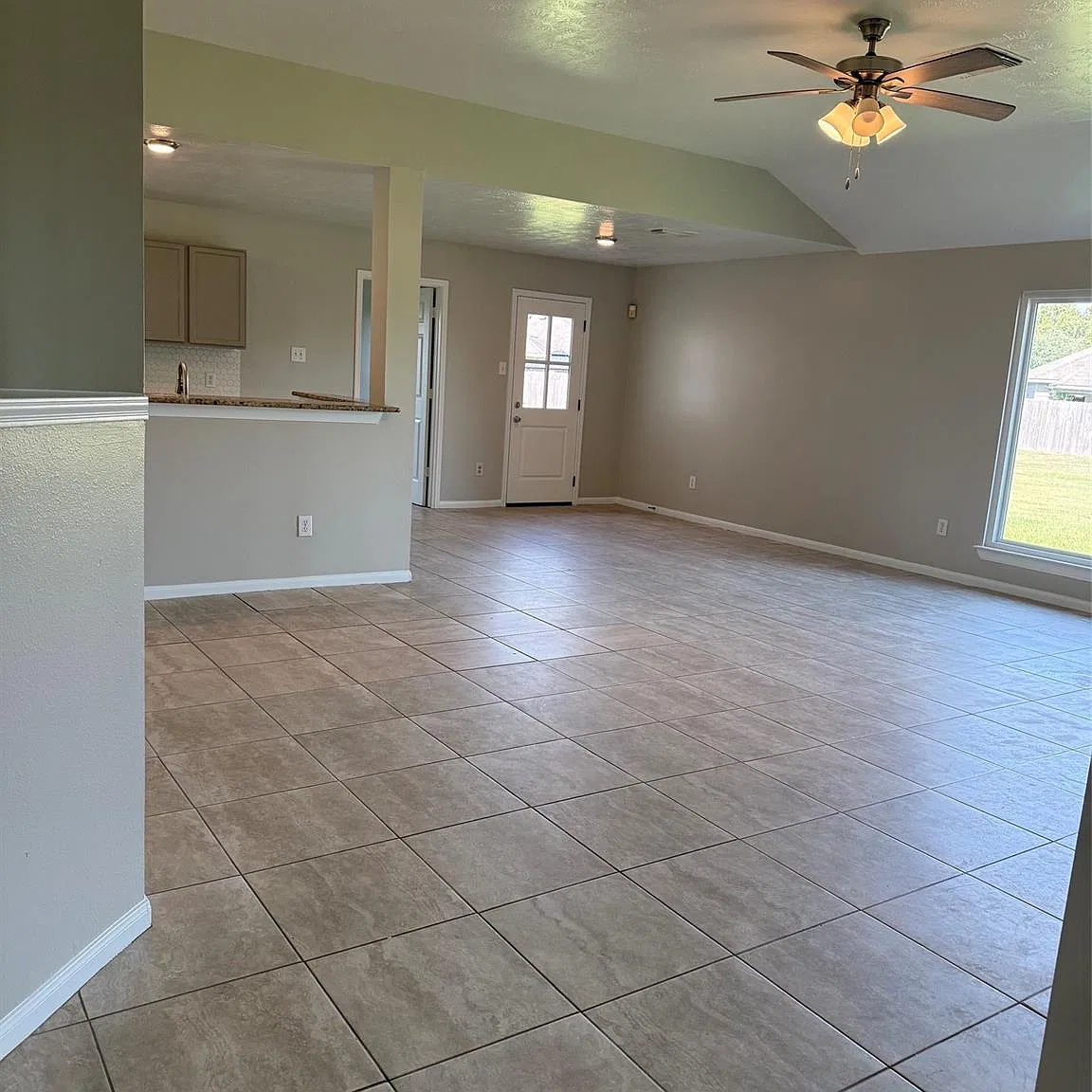 3 bed, 2.0 bath, 1474 sqft, $1,800 — Photo 1