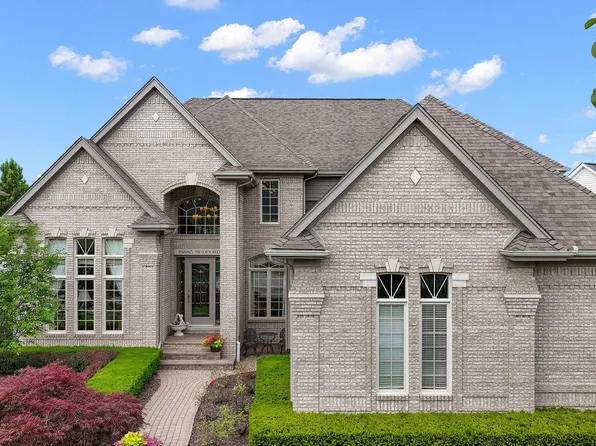 18885 Bedford Dr, Clinton Township, MI 48038