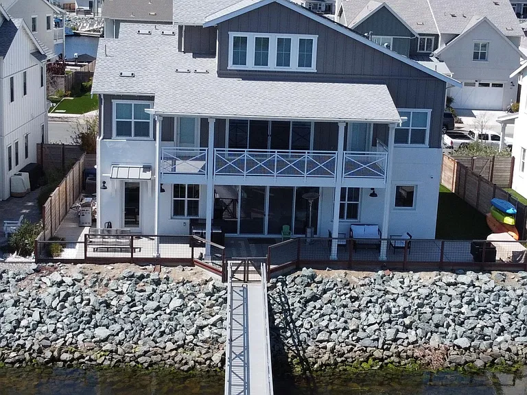 43 Edgewater Ct — Photo 1