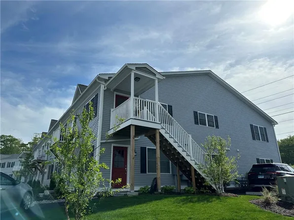 11 Gray Coach Ln #1111, Cranston, RI 02921