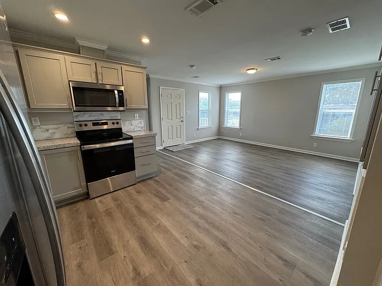 Lakeshore Landings — Photo 51