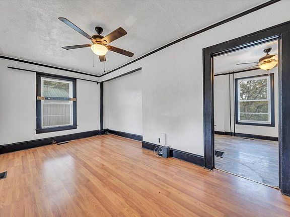 2nd image of 1913 Willis St
