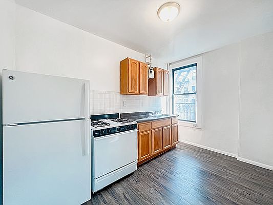 5th image of 515 W 170th St APT 22