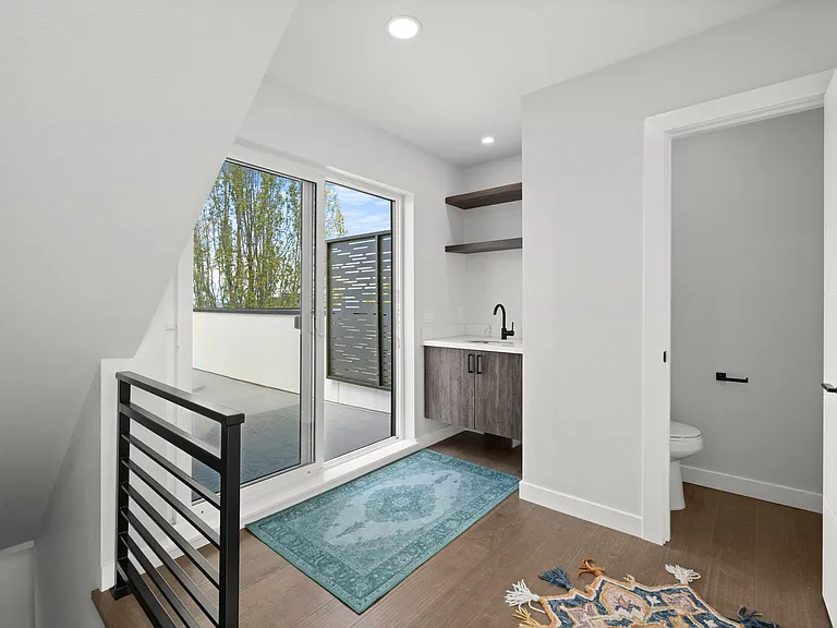 2318 15th Ave S #C — Photo 26