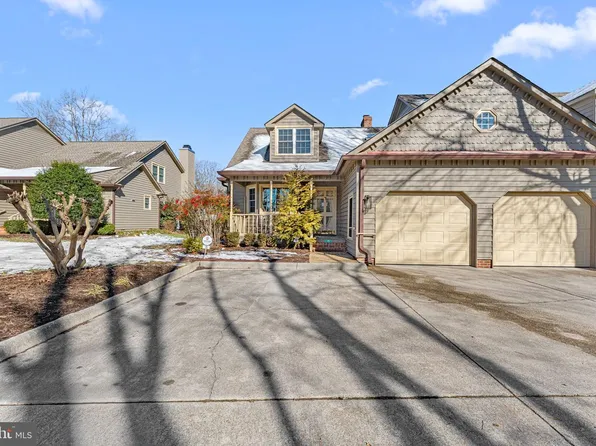 15 Heatherfield Ct, Kilmarnock, VA 22482