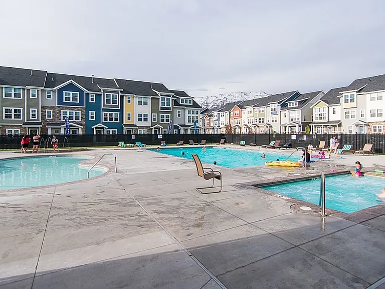220 N 750 E — Photo 3