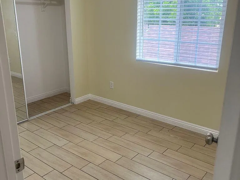 3856 S. Normandie Ave — Photo 11