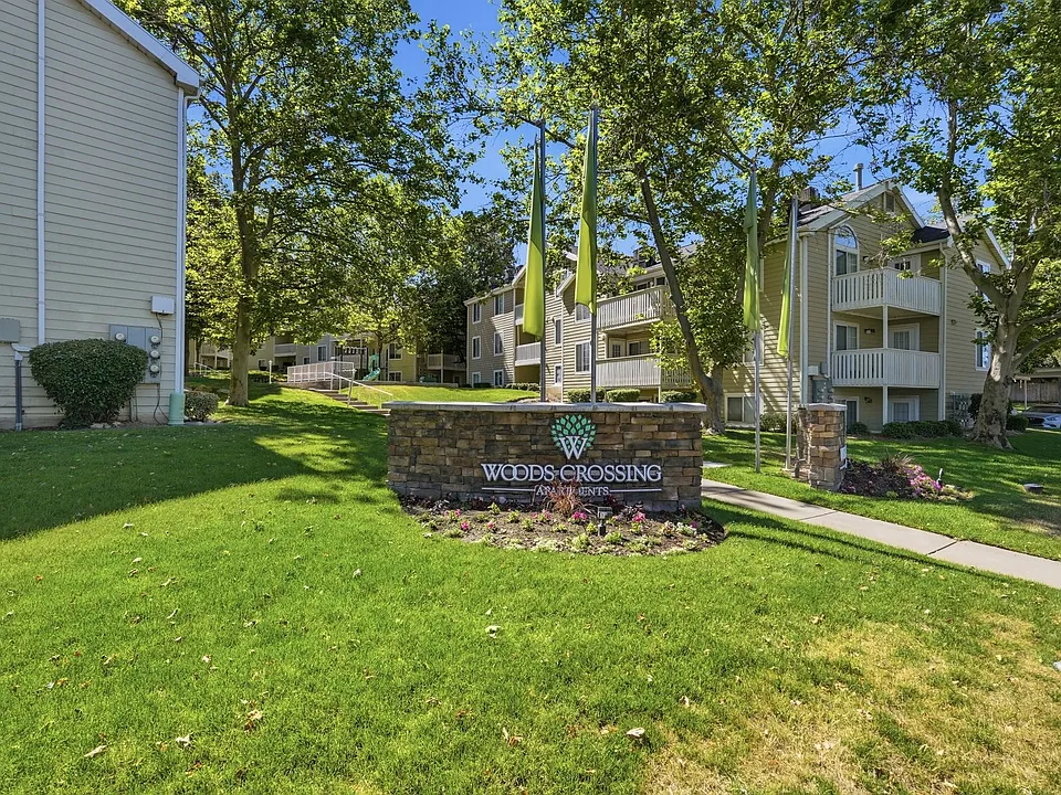 Woods Crossing Apartments