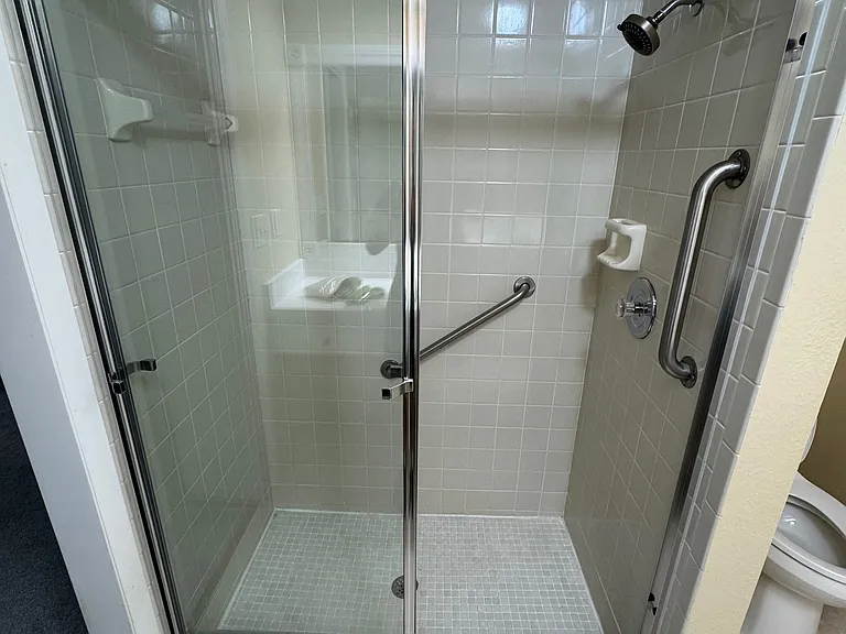 Main bathroom shower