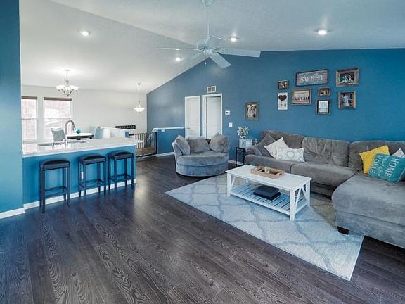 3rd image of 8323 Lausen Ln
