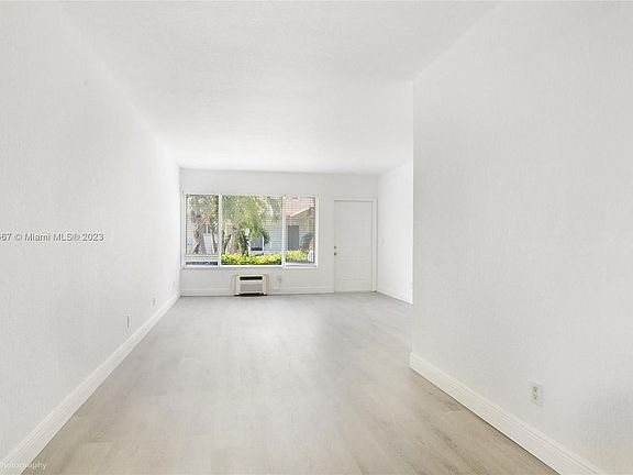4th image of 9770 E Bay Harbor Dr #4N