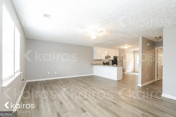 135 Fawn Dr — Photo 2
