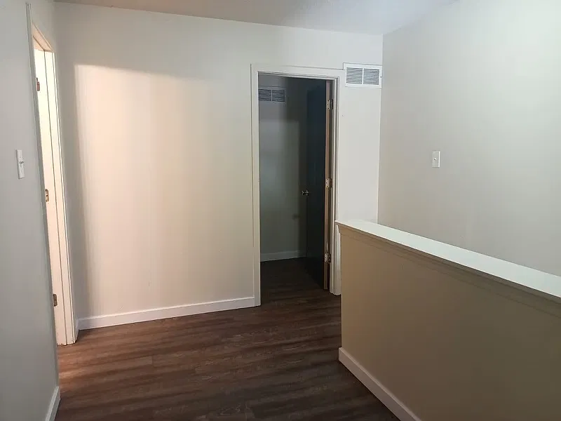 3 bed, 1.5 bath, 1956 sqft, $1,050 — Photo 3