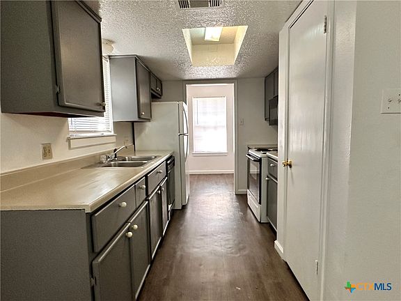 5th image of 209 Orchard St