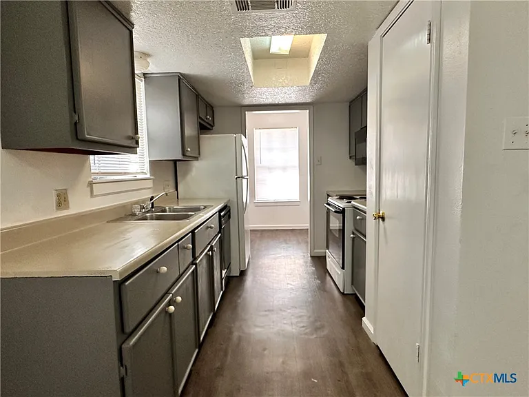 209 Orchard St — Photo 25