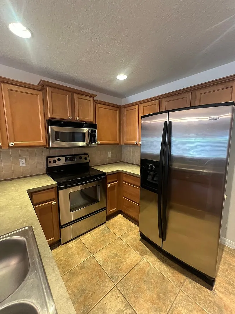 Charming 3-Bedroom Home in a Desirable Oviedo Location — Photo 3