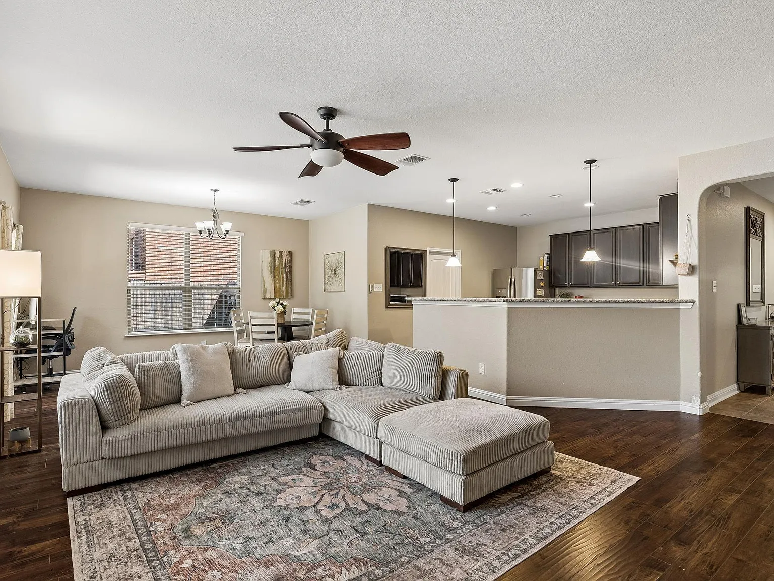 3 bed, 2.0 bath, 1756 sqft, $2,100 — Photo 4
