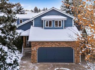 15 N Strathlorne Bay SW, Calgary, AB T3H1R1