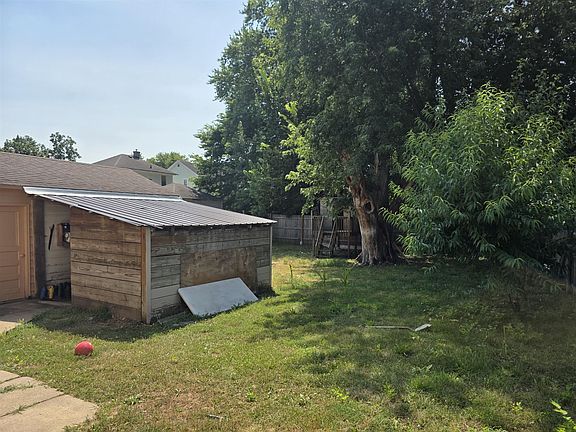 4th image of 708 S Blackhawk Ave
