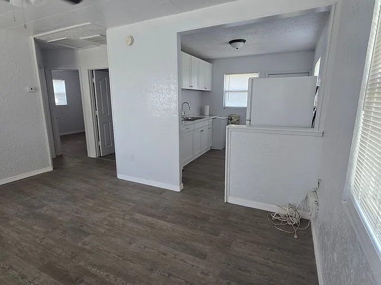 706 E Madison St — Photo 12