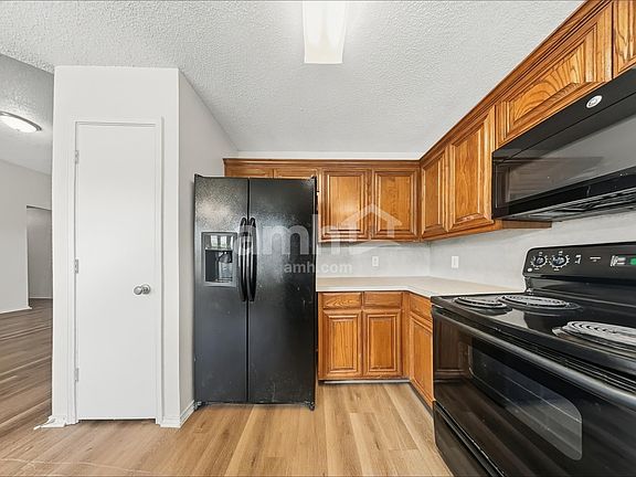 4th image of 413 Bretts Way