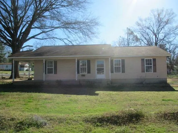 403 Carver St, Sandersville, GA 31082