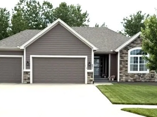 931 N Oak Ter, Tonganoxie, KS 66086