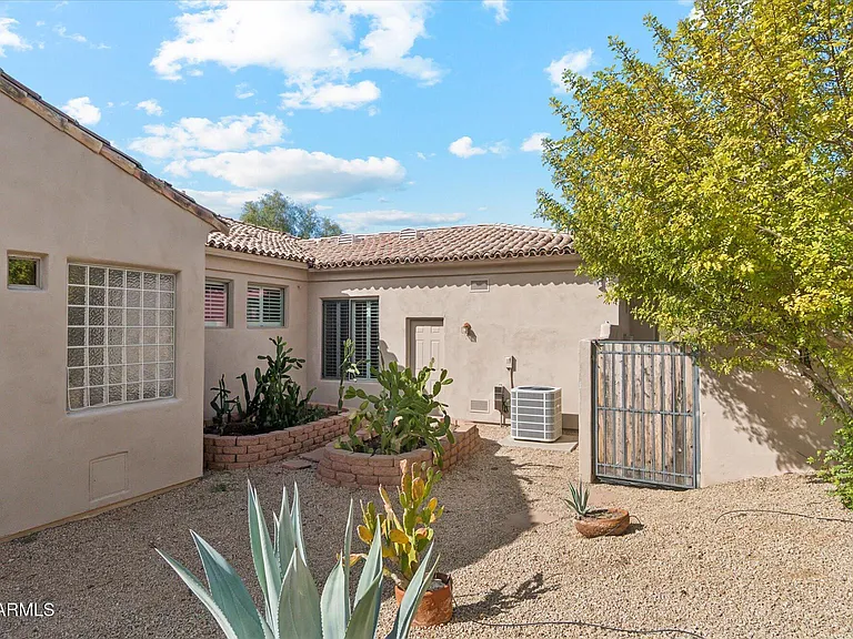 8451 E High Point Dr — Photo 37
