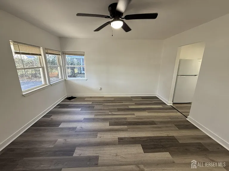 1060 Terrace Blvd — Photo 2