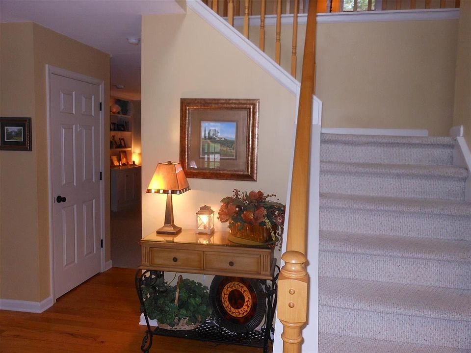 1st image of 15 Springfield Dr