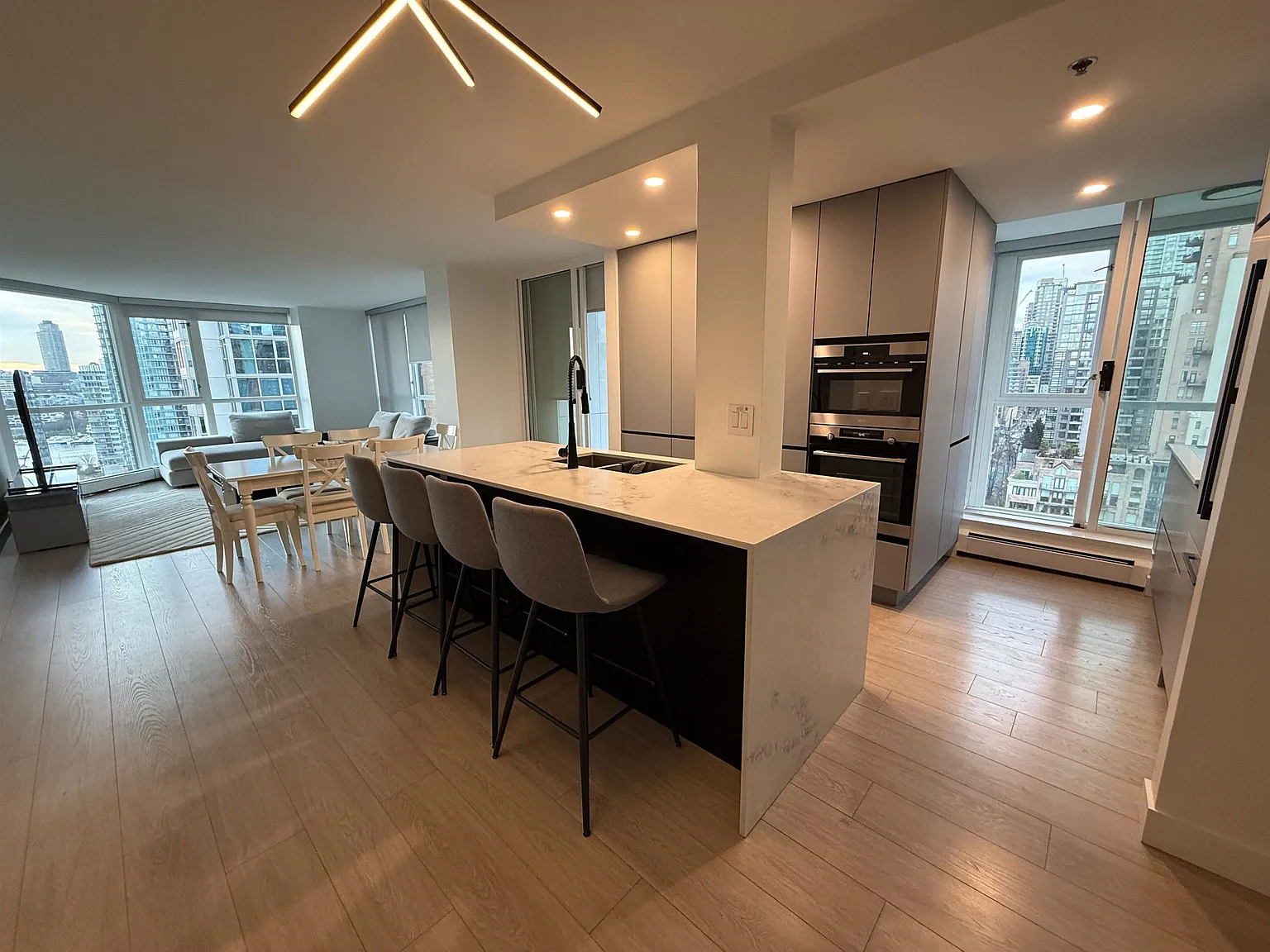 3 bed, 1209 sqft, $5,200 — Photo 4
