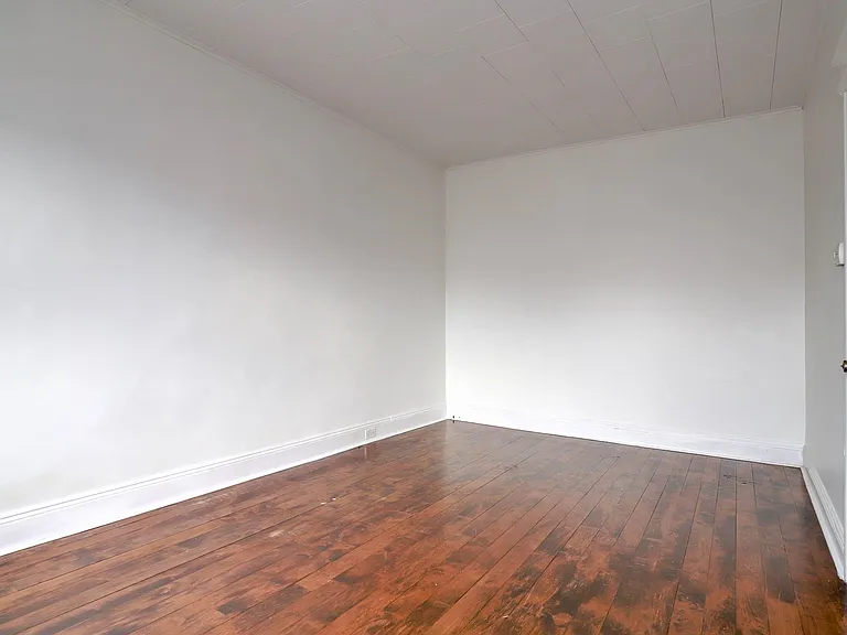 12 Romaine Ave — Photo 15