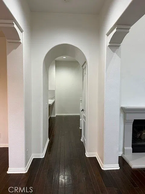 3 bed, 3.5 bath, 2305 sqft, $8,600 — Photo 4
