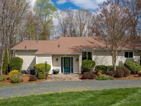 1302 Little Dogwood Rd, Spout Spring, VA 24593