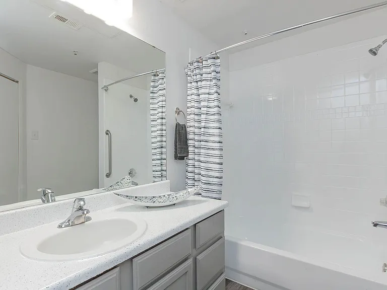 Contigo Westover Hills — Photo 17