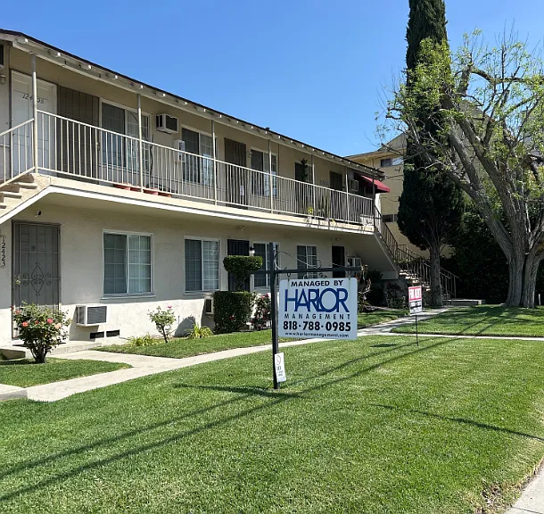 12421 1/2 Oxnard St #12421-1/2 — Photo 1