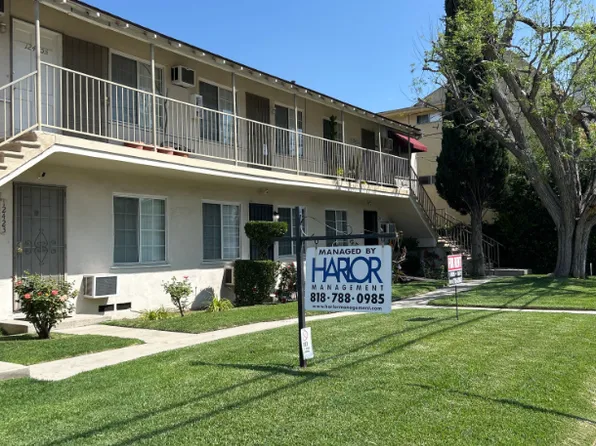 12421 1/2 Oxnard St, North Hollywood, CA